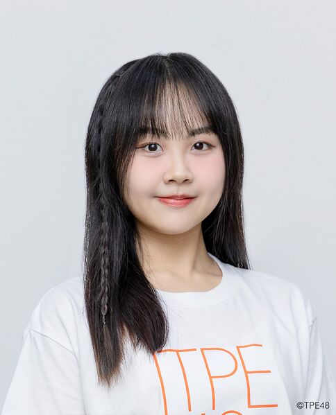 ファイル:2026年TPE48プロフィール 林昀希 2.jpg