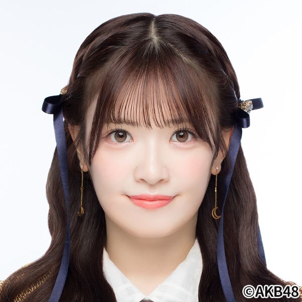 ファイル:2025年AKB48プロフィール 武藤小麟.jpg