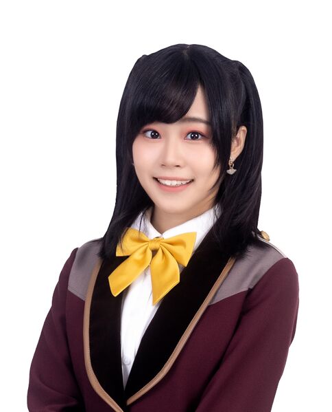 ファイル:2019年AKB48 Team TPプロフィール 周佳郁 1.jpg