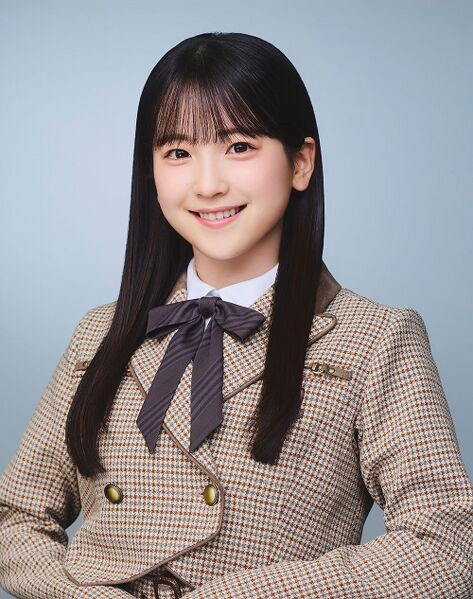 ファイル:2025年乃木坂46プロフィール 鈴木佑捺 4.jpg
