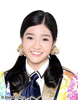 2017年BNK48プロフィール Jennis Oprasert 3.jpg