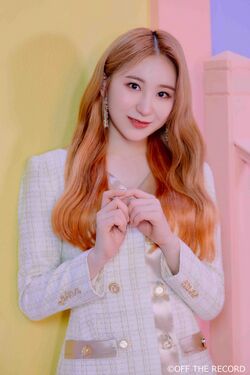 2020年IZ*ONEプロフィール Lee Chae Yeon 10.jpg