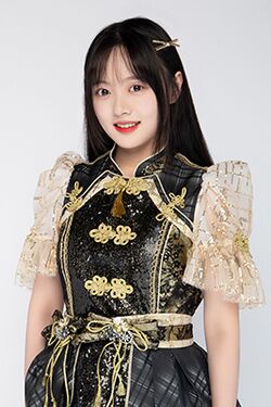 2021年AKB48 Team SHプロフィール 彭露萱 3.jpg