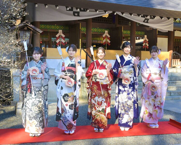 ファイル:2026年成人式(乃木坂46) 集合写真.jpg