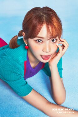 2020年IZ*ONEプロフィール Kim Chae Won 7.jpg