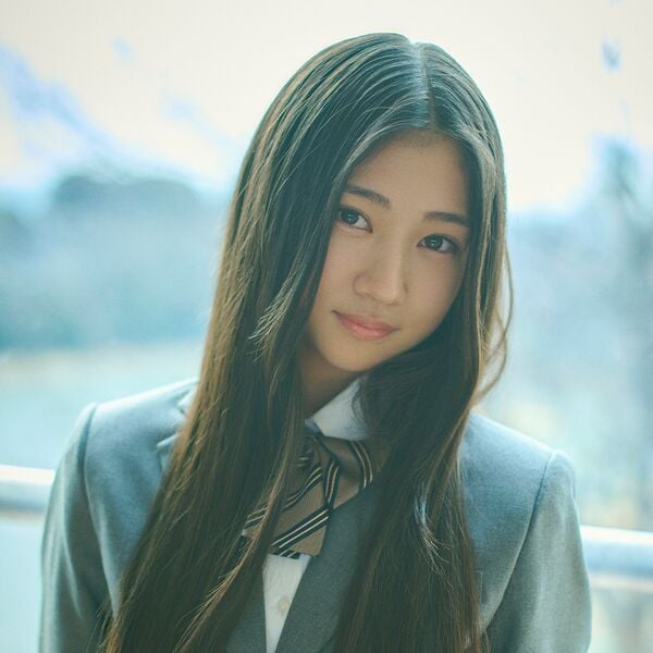 ファイル:2025年乃木坂46プロフィール 川端晃菜.jpg