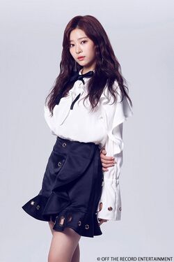 2019年IZ*ONEプロフィール Kim Min Ju.jpg