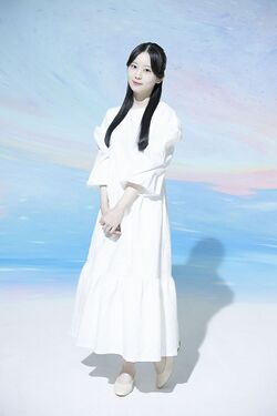 2024年夏霞プロフィール全身写真 長谷川稀未.jpg