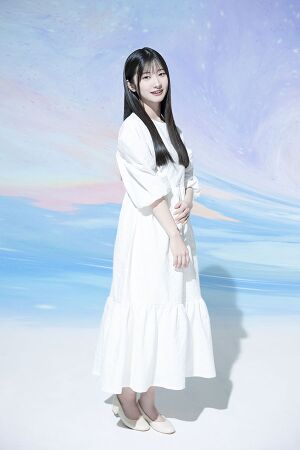 2024年夏霞プロフィール全身写真 萩原心花.jpg