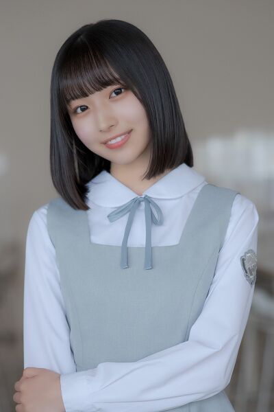 ファイル:2025年日向坂46プロフィール 全身 大野愛実.jpg
