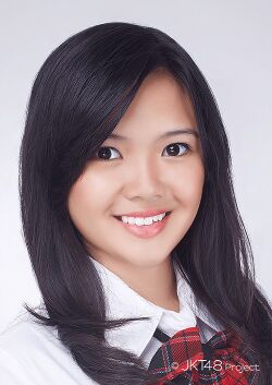 2016年JKT48プロフィール Sania Julia Montolalu 1.jpg