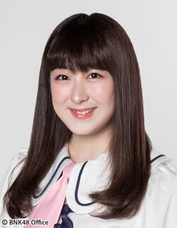 2018年BNK48プロフィール 伊豆田莉奈 1.jpg