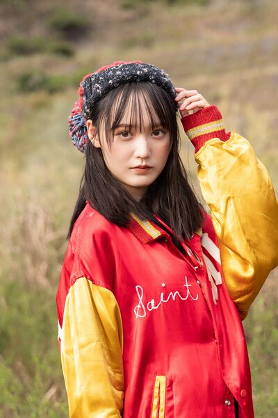 ファイル:2025年13th Single BACKS LIVE!!プロフィール 増本綺良.jpg