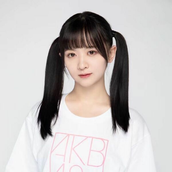 ファイル:2022年AKB48 Team SHプロフィール 张雅茜.jpg