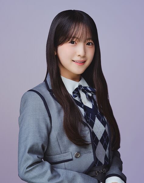 ファイル:2026年乃木坂46プロフィール 鈴木佑捺 3.jpg